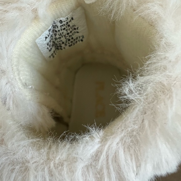 The Children’s Place Baby Girl Soft Fur Boots SZ 0-3m✨ - Picture 7 of 7